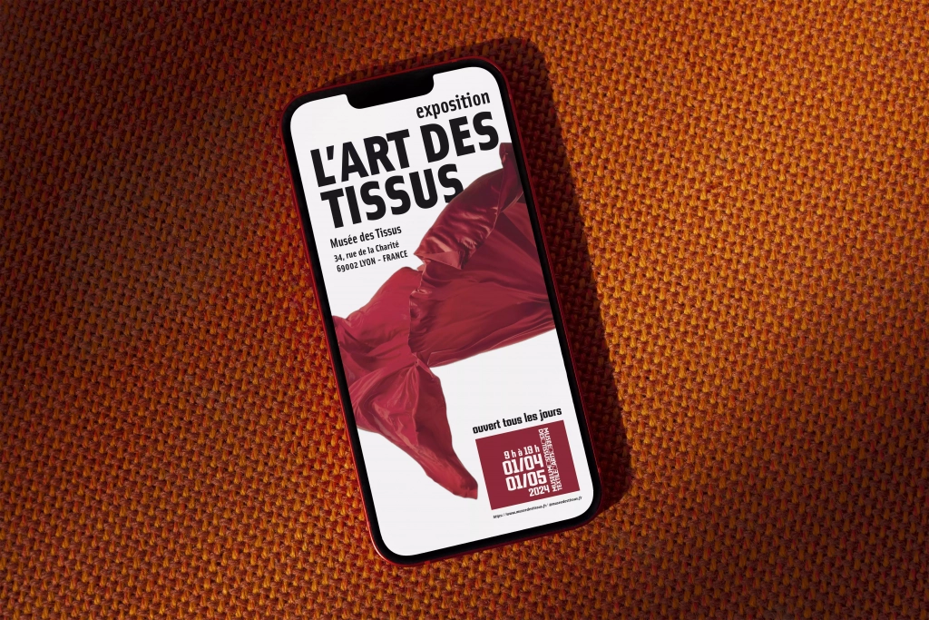 Iphone-AfficheBlanc-MuseeDesTissus